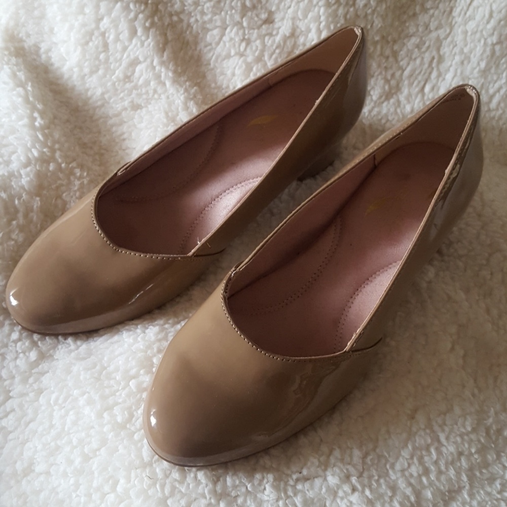 Aerosoles nude tan heels